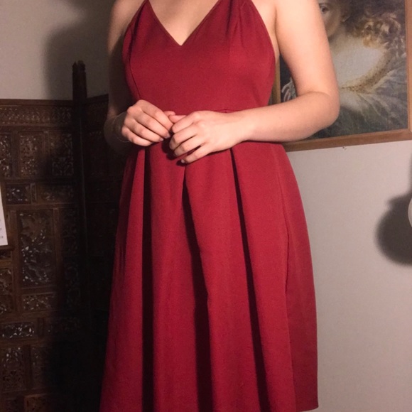 Red flowy knee-length dress - Picture 2 of 3